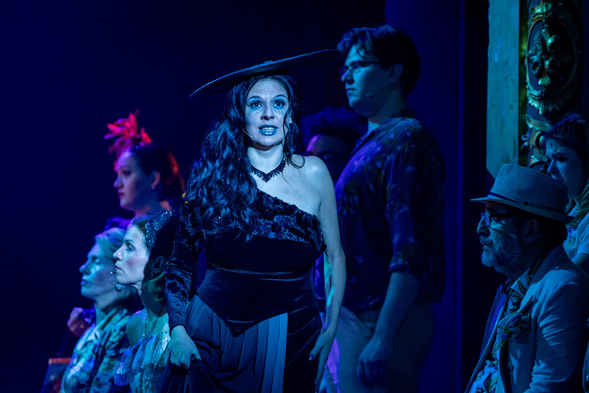 A Laczák Boglárka által alakított Ferragosta új karakter, aki számára áriákat is írtak