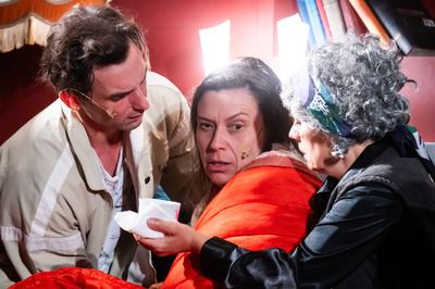 Ház a blokkok között